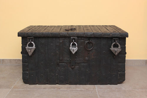 Gothic chest dated 1560